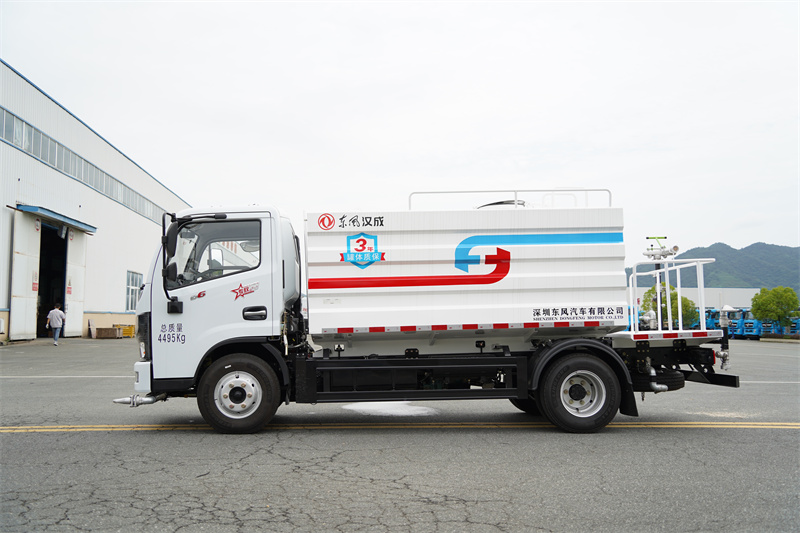 東風股份D6藍牌灑水車 7方（燃油車）