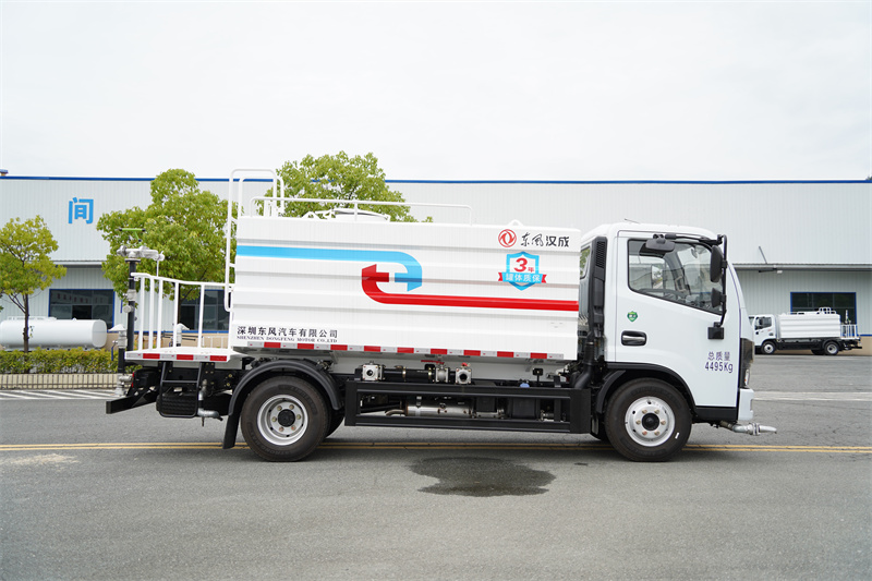 東風股份D6藍牌灑水車 7方（燃油車）